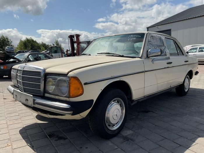 Mercedes 200-280 250 Sloopvoertuig (1980)