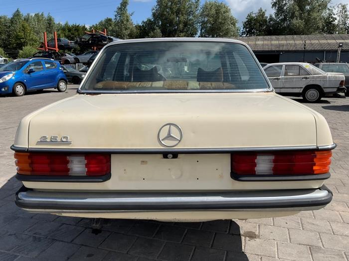 Mercedes 200-280 250 Sloopvoertuig (1980)