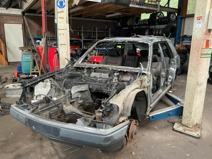 Mercedes E Combi diesel 2.5 250 TD Sloopvoertuig (1993, Zwart)