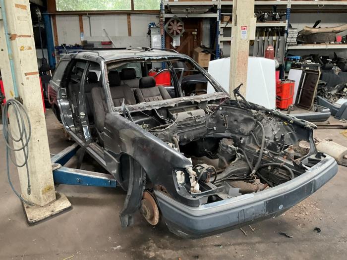 Mercedes E Combi diesel 2.5 250 TD Sloopvoertuig (1993, Zwart)