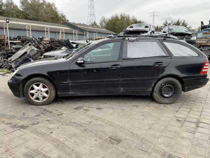 Mercedes C Combi 2.2 C-200 CDI 16V Sloopvoertuig (2002, Zwart)