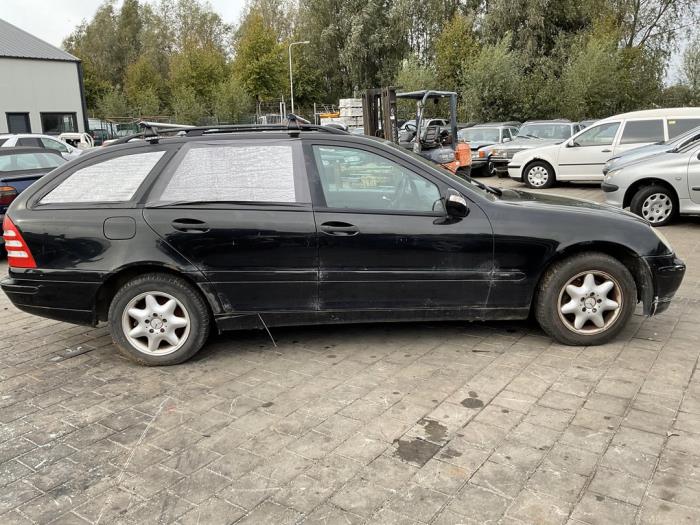 Mercedes C Combi 2.2 C-200 CDI 16V Sloopvoertuig (2002, Zwart)