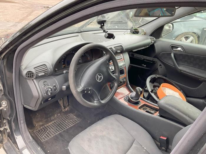 Mercedes C Combi 2.2 C-200 CDI 16V Sloopvoertuig (2002, Zwart)