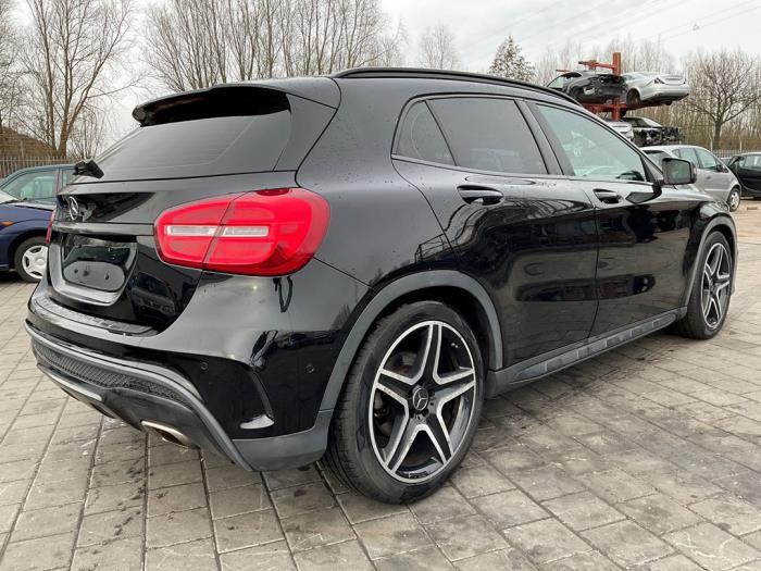Mercedes GLA 1.6 180 16V Sloopvoertuig (2014, Zwart)