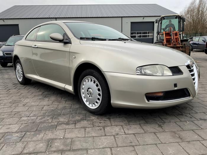 Alfa Romeo GT 2.0 JTS 16V Sloopvoertuig (2006, Grijs)