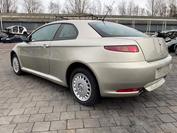 Alfa Romeo GT 2.0 JTS 16V Sloopvoertuig (2006, Grijs)
