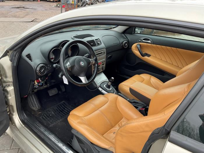 Alfa Romeo GT 2.0 JTS 16V Sloopvoertuig (2006, Grijs)