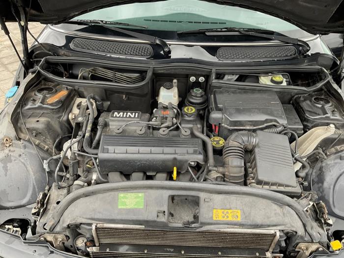 Mini Mini One/Cooper 1.6 16V Cooper Schadevoertuig (2003, Zwart)