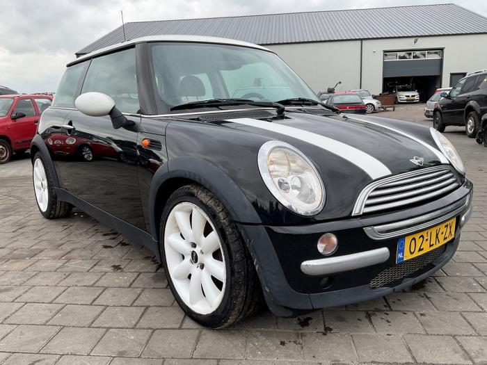 Mini Mini One/Cooper 1.6 16V Cooper Schadevoertuig (2003, Zwart)