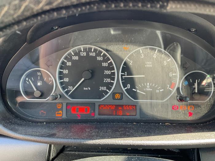 BMW 3 serie 318i 16V Schadevoertuig (2004, Grijs)