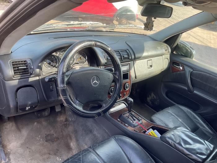 Mercedes ML I 270 2.7 CDI 20V Sloopvoertuig (2001)