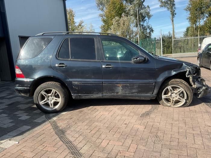 Mercedes ML I 270 2.7 CDI 20V Sloopvoertuig (2001)