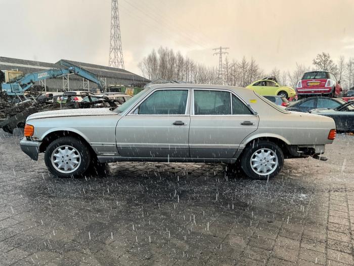 Mercedes S 300 SE,SEL Schadevoertuig (1986, Beige)