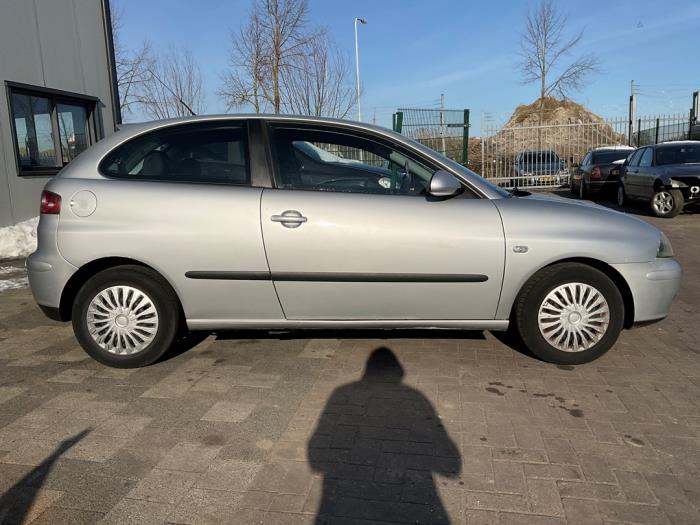 Seat Ibiza III 1.4 16V 75 Schadevoertuig (2003, Grijs)