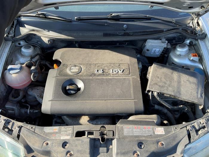 Seat Ibiza III 1.4 16V 75 Schadevoertuig (2003, Grijs)