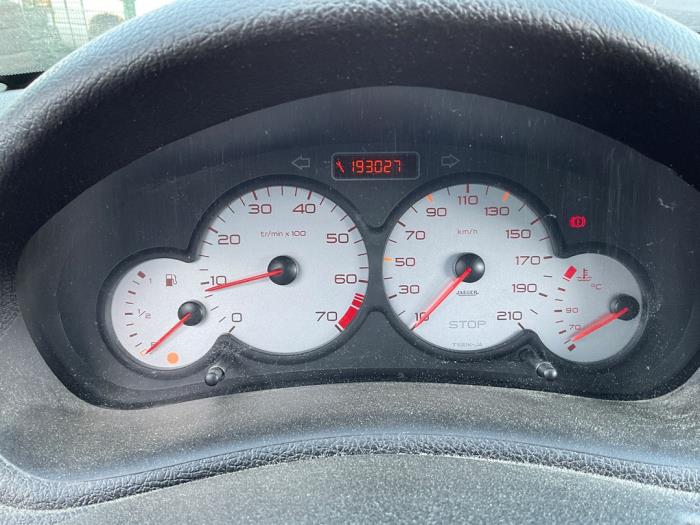 Peugeot 206 1.4 XR,XS,XT,Gentry Sloopvoertuig (2003, Grijs)