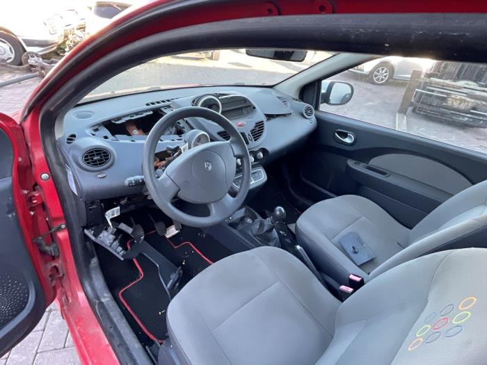 Renault Twingo II 1.2 16V Schadevoertuig (2011, Rood)