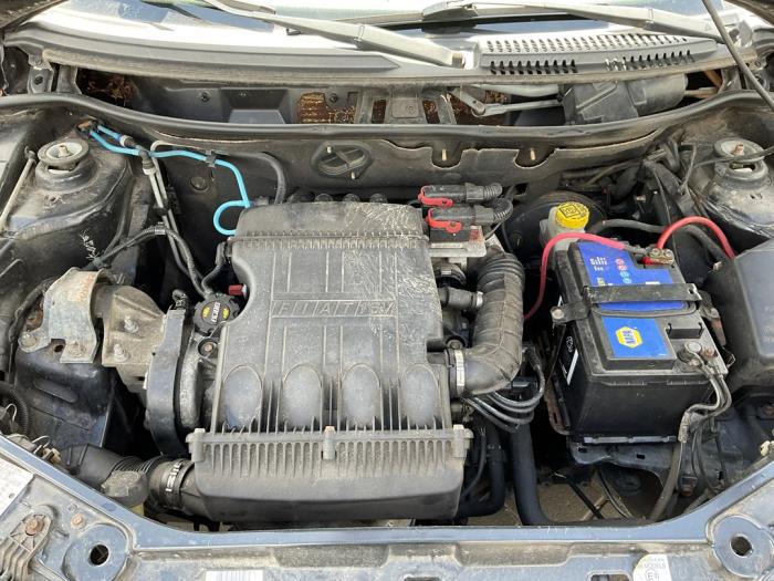 Fiat Punto II 1.2 16V Schadevoertuig (2003, Zwart)