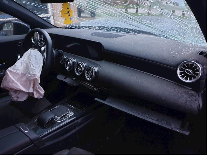 Mercedes A 1.5 A-180d Sloopvoertuig (2018, Zwart)