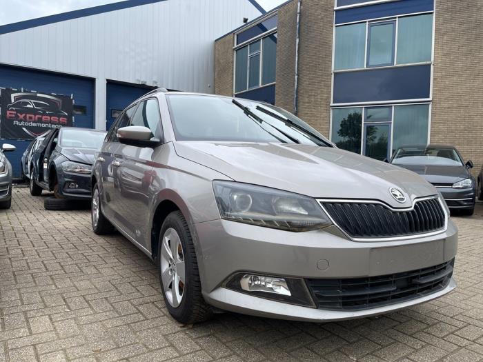 Skoda Fabia III Combi 1.2 TSI 16V Greentech Sloopvoertuig (2016, Beige)