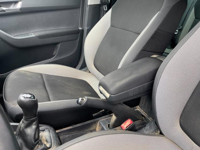 Skoda Fabia III Combi 1.2 TSI 16V Greentech Sloopvoertuig (2016, Beige)