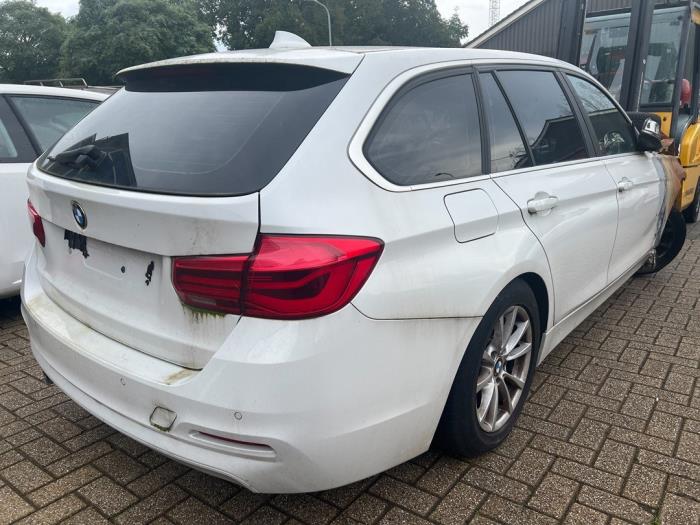 BMW 3 serie Touring 320d 2.0 16V Sloopvoertuig (2017, Wit)