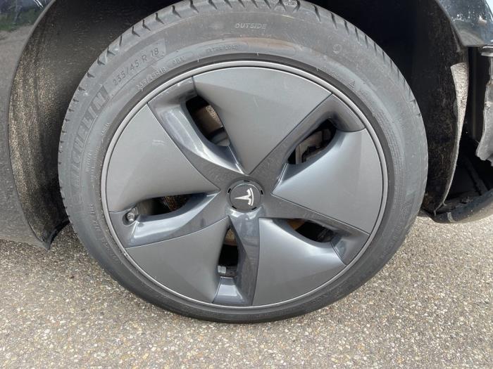 Tesla Model 3 Long Range AWD 75 kWh Sloopvoertuig (2019, Zwart)