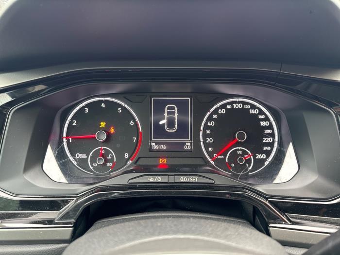 Volkswagen Polo VI 1.0 TSI 12V Sloopvoertuig (2018, Grijs)