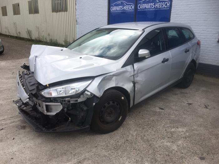 Ford Focus 3 Wagon 1.0 Ti-VCT EcoBoost 12V 100 Sloopvoertuig (2015, Moondust, Zilver)
