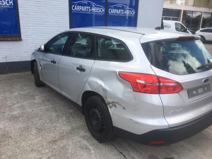 Ford Focus 3 Wagon 1.0 Ti-VCT EcoBoost 12V 100 Sloopvoertuig (2015, Moondust, Zilver)