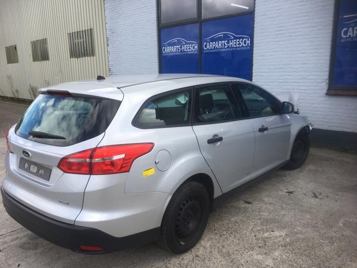 Ford Focus 3 Wagon 1.0 Ti-VCT EcoBoost 12V 100 Sloopvoertuig (2015, Moondust, Zilver)
