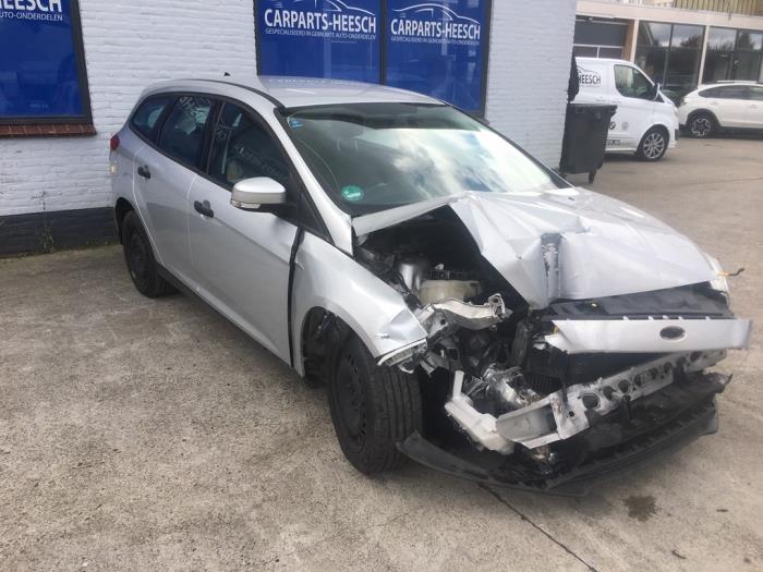 Ford Focus 3 Wagon 1.0 Ti-VCT EcoBoost 12V 100 Sloopvoertuig (2015, Moondust, Zilver)