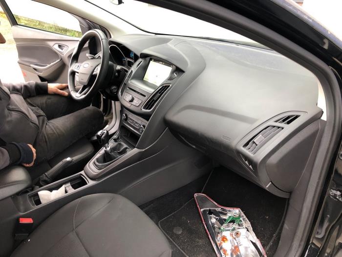 Ford Focus 3 Wagon 1.0 Ti-VCT EcoBoost 12V 125 Sloopvoertuig (2017, Zwart)