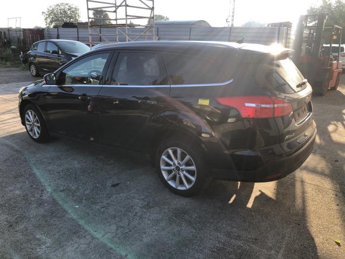 Ford Focus 3 Wagon 1.0 Ti-VCT EcoBoost 12V 125 Sloopvoertuig (2015, Metallic, Zwart)