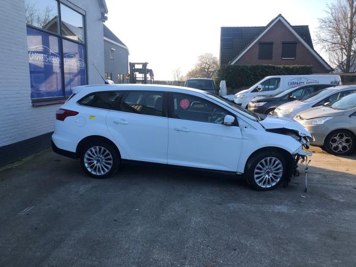 Ford Focus 3 Wagon 1.6 TDCi 115 Sloopvoertuig (2014, Roze, Wit)