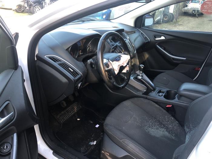 Ford Focus 3 Wagon 1.6 TDCi 115 Sloopvoertuig (2014, Roze, Wit)