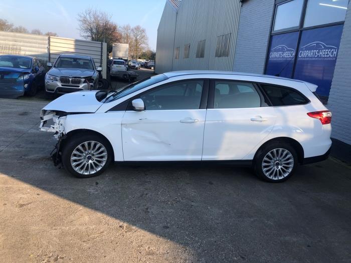Ford Focus 3 Wagon 1.6 TDCi 115 Sloopvoertuig (2014, Roze, Wit)