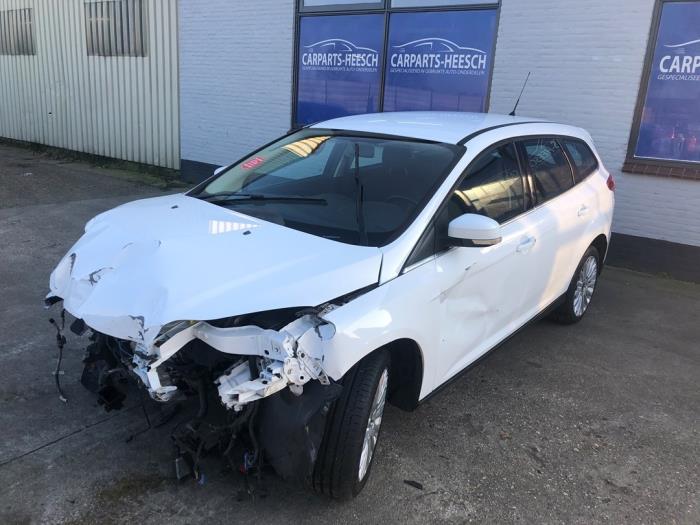 Ford Focus 3 Wagon 1.6 TDCi 115 Sloopvoertuig (2014, Roze, Wit)