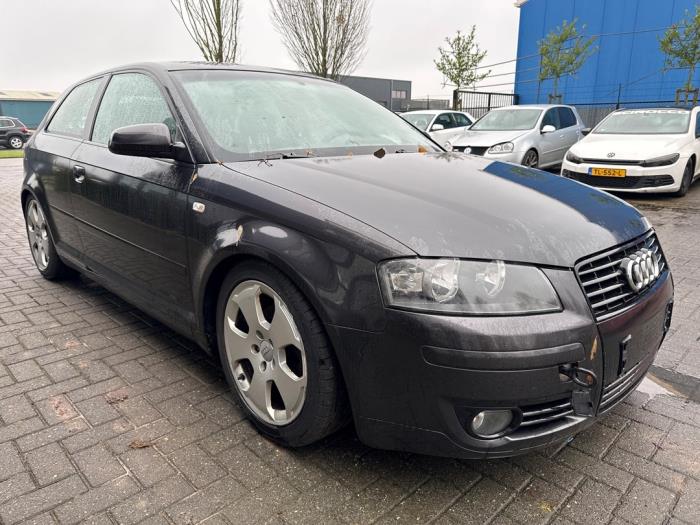 Audi A3 2.0 16V FSI Sloopvoertuig (2003, Grijs)