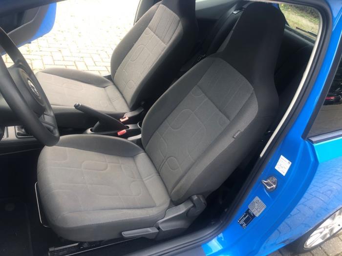 Volkswagen Up! 1.0 12V 60 Sloopvoertuig (2015, Blauw)
