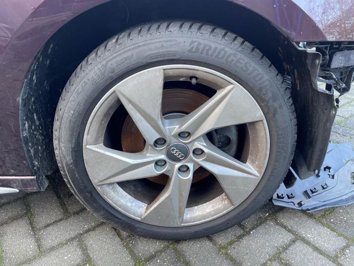 Audi A3 Sportback 1.5 35 TFSI 16V Mild Hybrid Sloopvoertuig (2020, Paars)