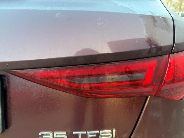 Audi A3 Sportback 1.5 35 TFSI 16V Mild Hybrid Sloopvoertuig (2020, Paars)