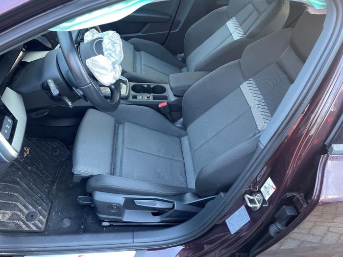 Audi A3 Sportback 1.5 35 TFSI 16V Mild Hybrid Sloopvoertuig (2020, Paars)