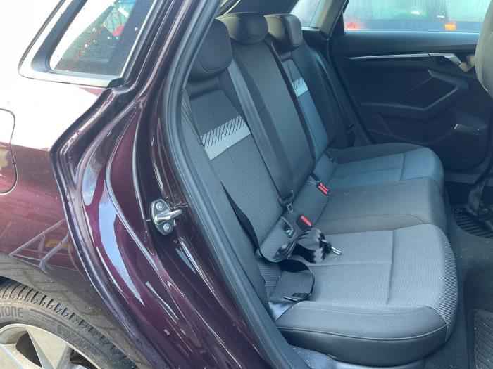 Audi A3 Sportback 1.5 35 TFSI 16V Mild Hybrid Sloopvoertuig (2020, Paars)