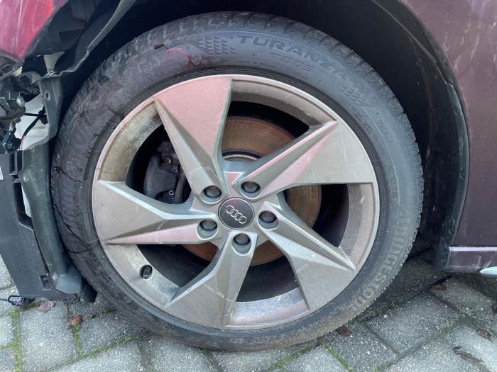 Audi A3 Sportback 1.5 35 TFSI 16V Mild Hybrid Sloopvoertuig (2020, Paars)