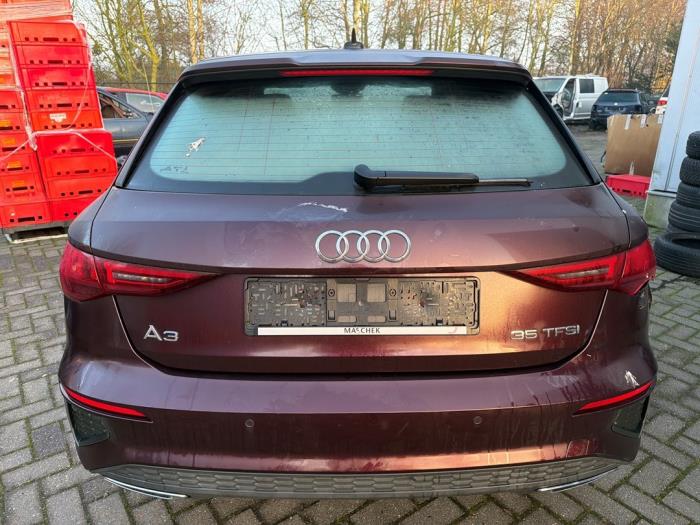Audi A3 Sportback 1.5 35 TFSI 16V Mild Hybrid Sloopvoertuig (2020, Paars)