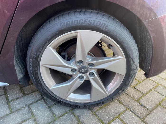 Audi A3 Sportback 1.5 35 TFSI 16V Mild Hybrid Sloopvoertuig (2020, Paars)