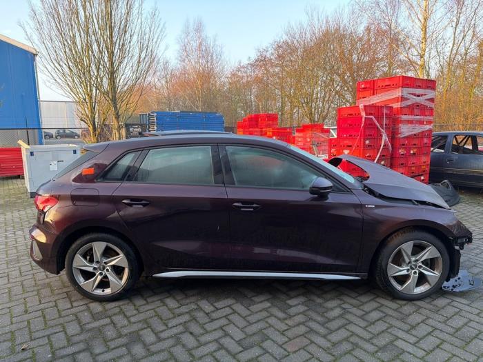 Audi A3 Sportback 1.5 35 TFSI 16V Mild Hybrid Sloopvoertuig (2020, Paars)