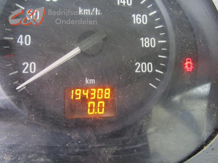 Opel Vivaro 1.9 DTI 16V Sloopvoertuig (2003, Wit)