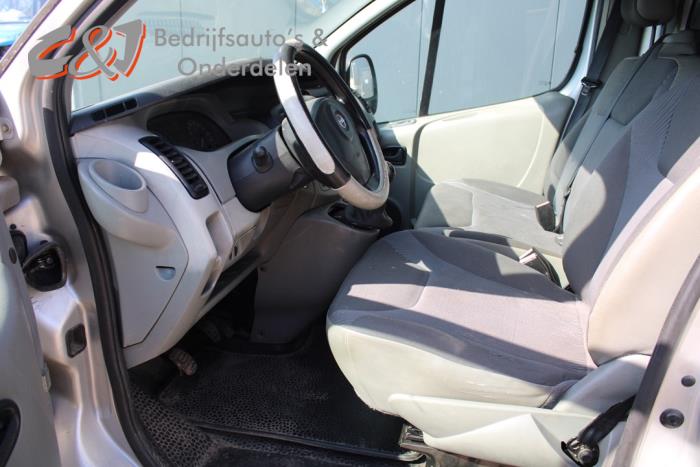 Opel Vivaro 2.5 CDTI 16V Sloopvoertuig (2007, Zilvergrijs)